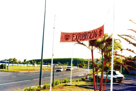 La banderole sur la route de Nouville
